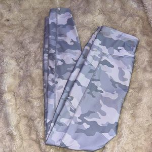 Avia White/Gray Camo Leggings Size Small (4-6)